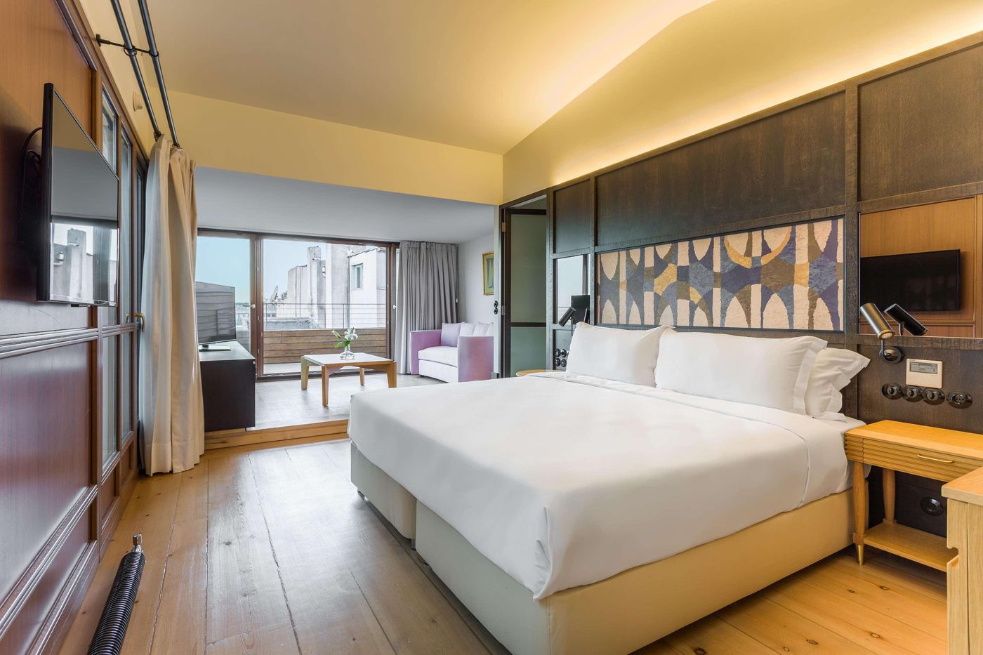 Room-Mate-Emir-Room-29