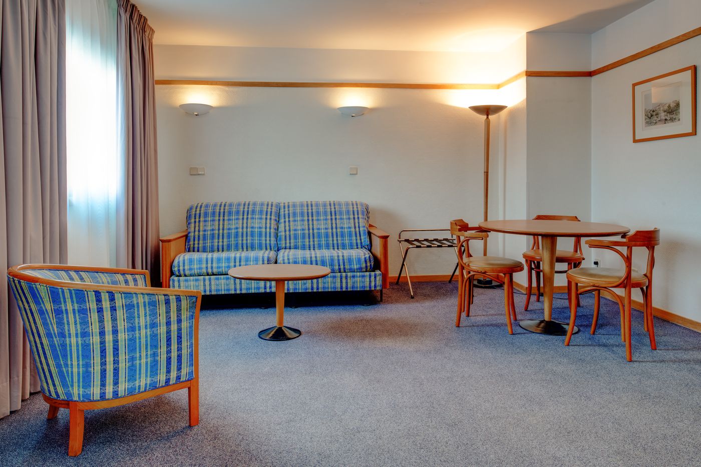 VIP-Executive-Suites-Eden-Room-12