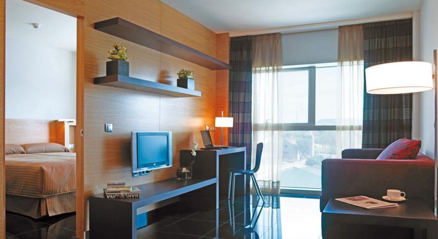 Hesperia Fira Suites-Barcelona
