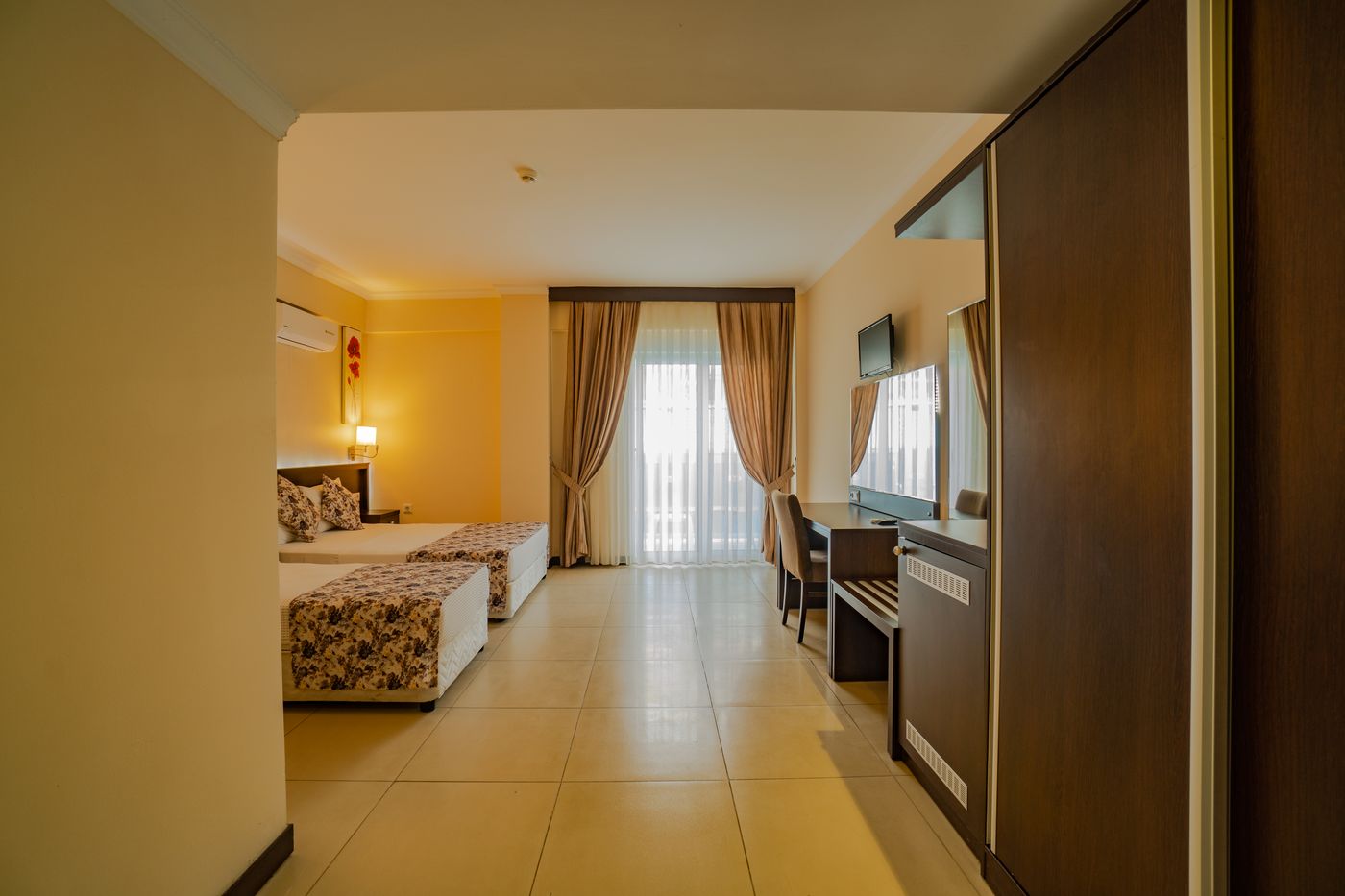 Sunshine Holiday Resort Hotel