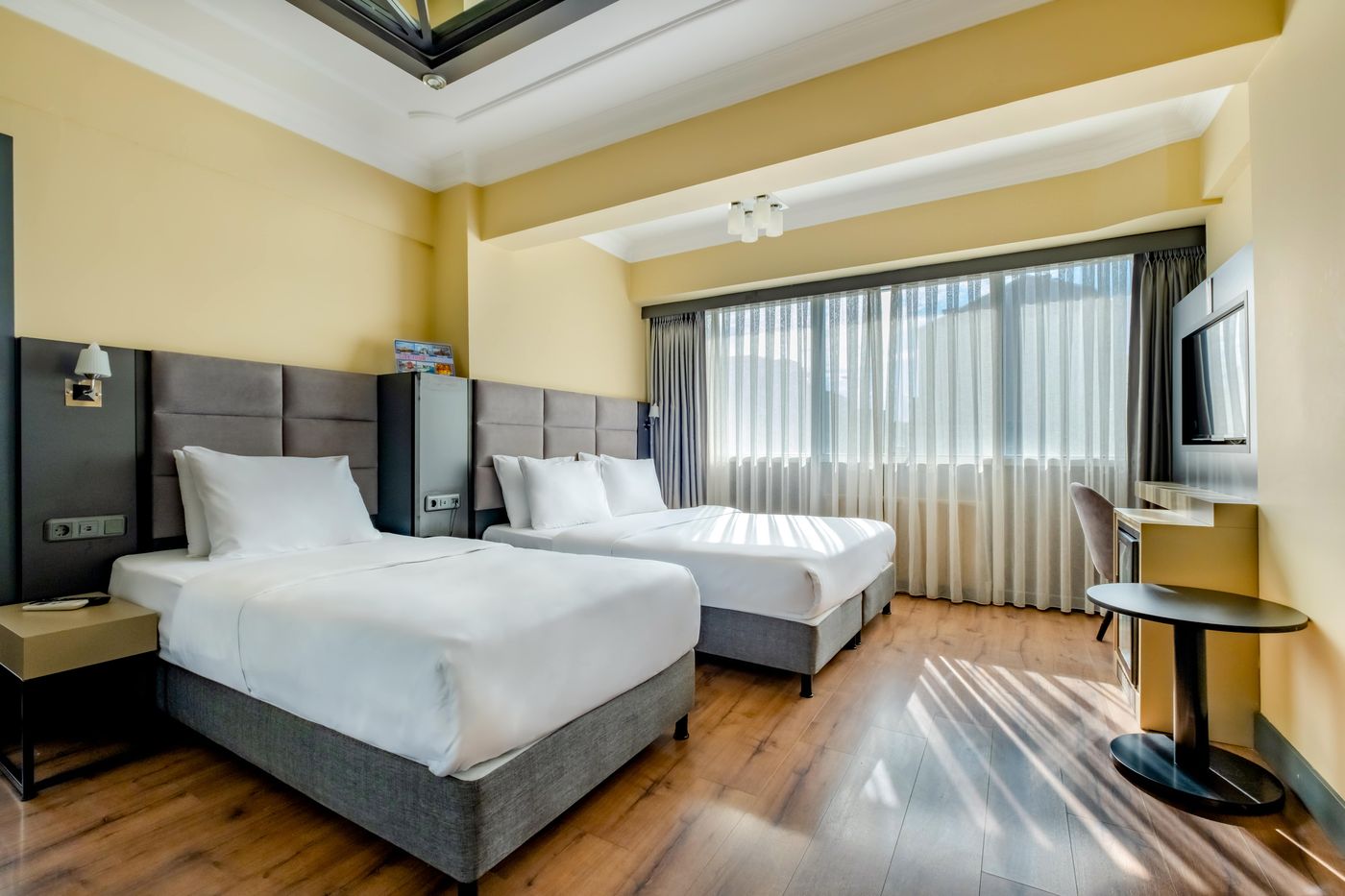 Frt-Airlines-Otel-Room-22