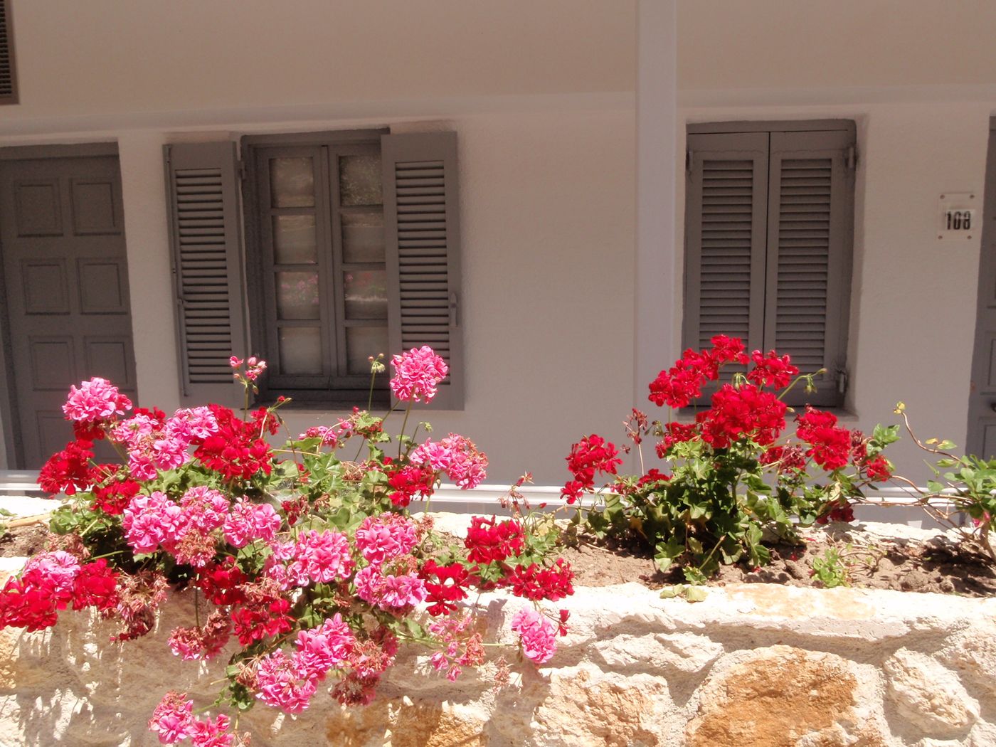 White-Suites-General-view-1