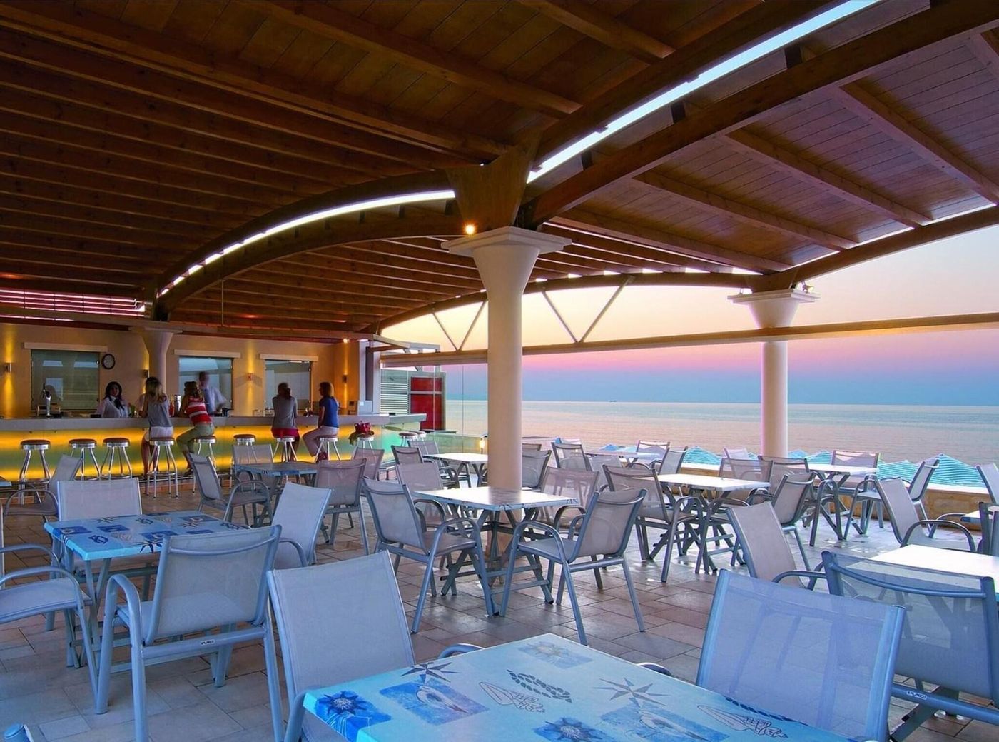 Eva-Bay-Restaurant-13