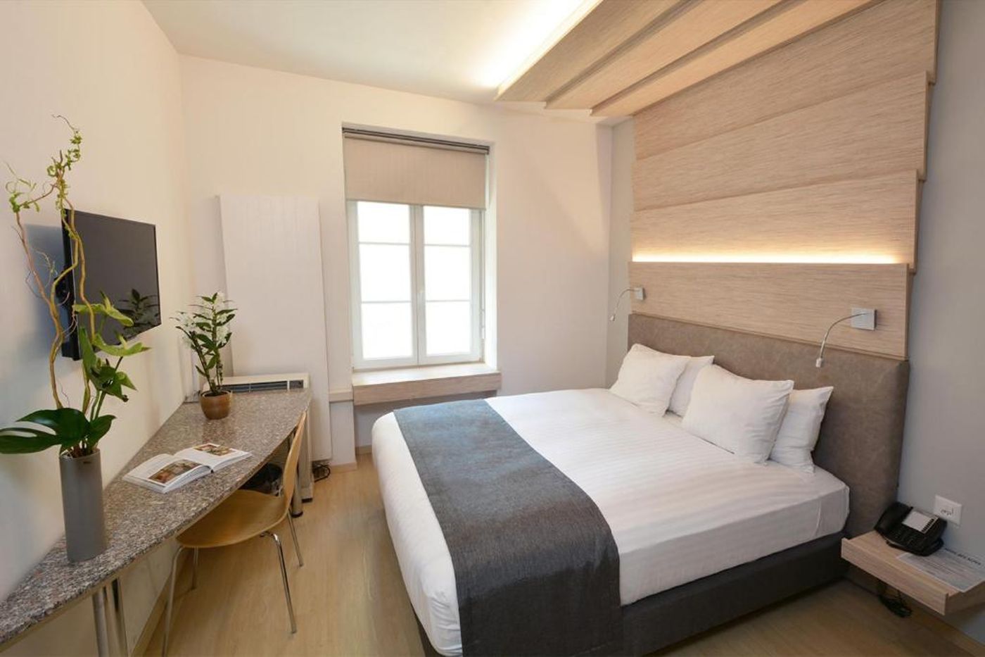 Des-Alpes-Geneva-Room-16