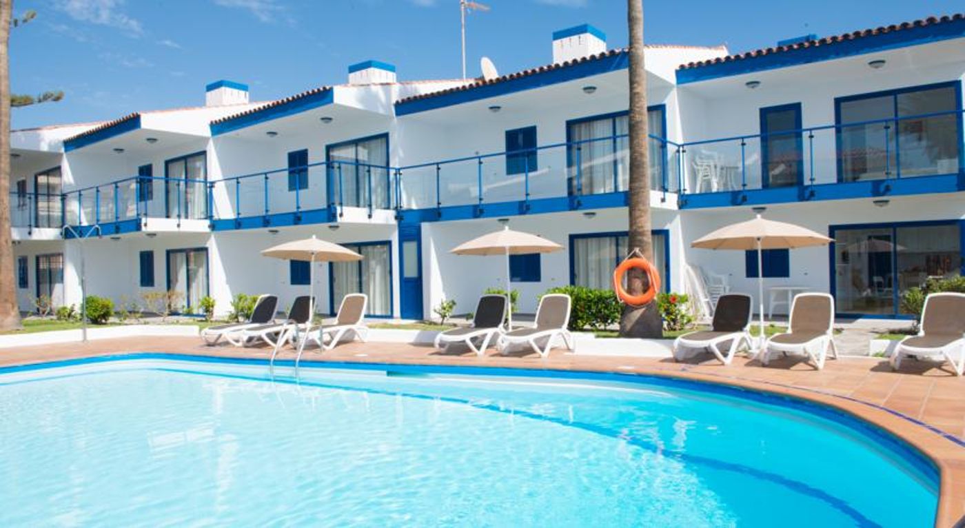 Los Caribes Apartments