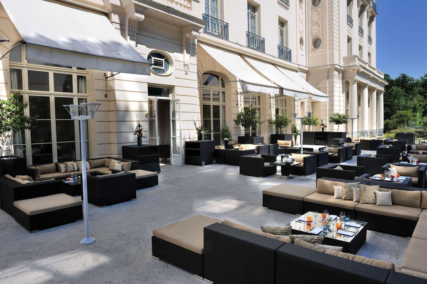 Waldorf-Astoria-Versailles---Trianon-Palace-Bar-49