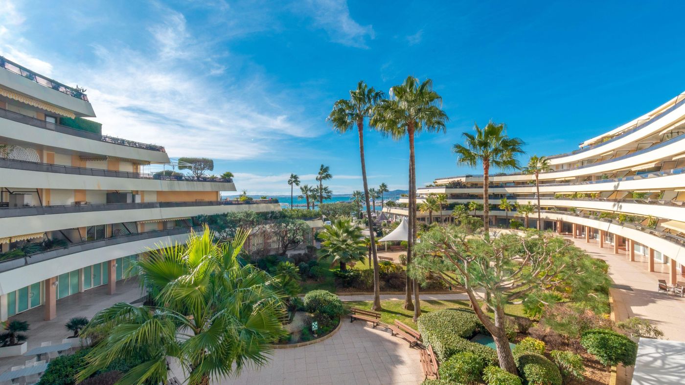 Holiday-Inn-Resort-Nice-Port-St--Laurent-Room-2