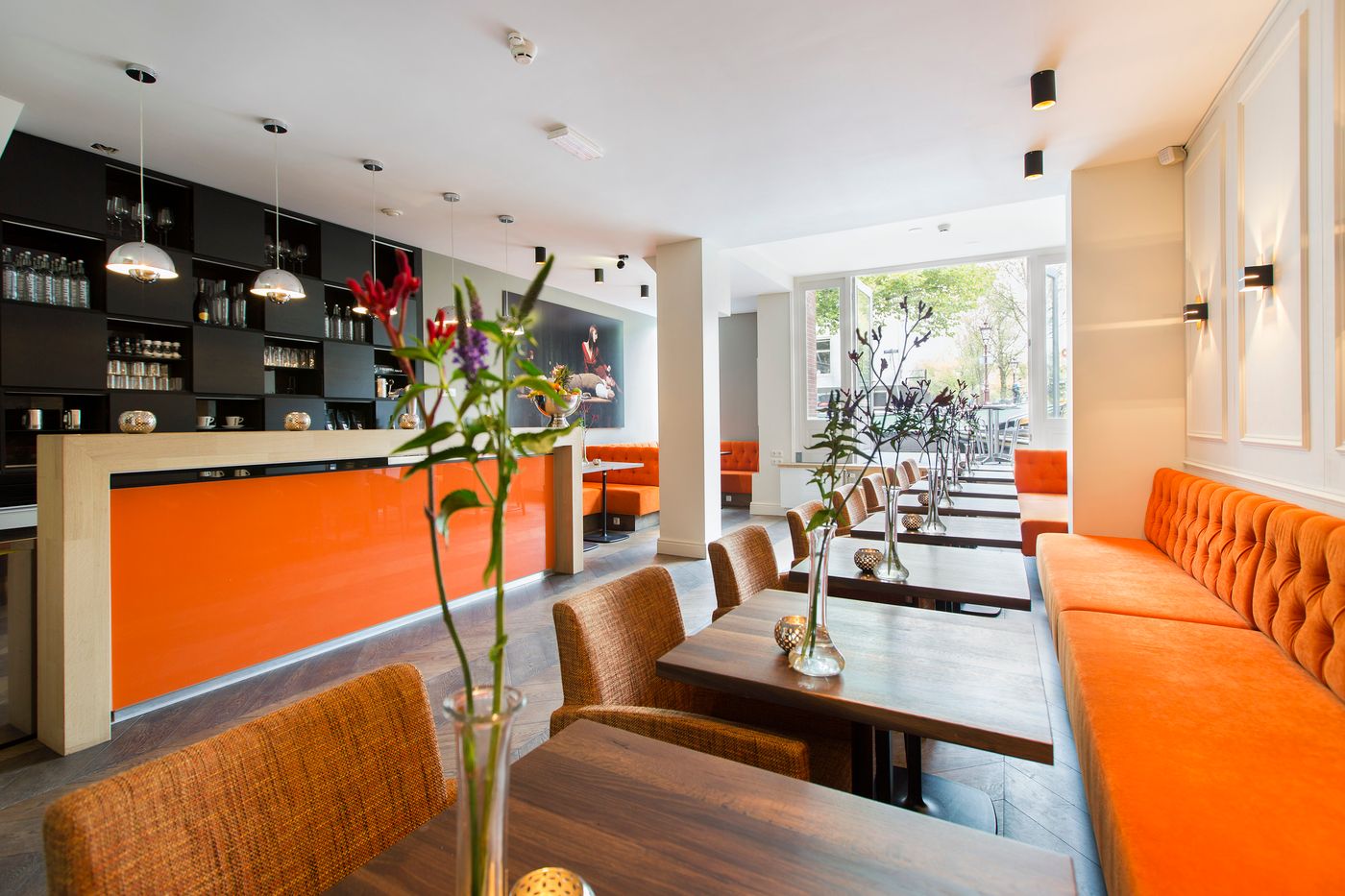 Amsterdam-Canal-Hotel-Bar-2