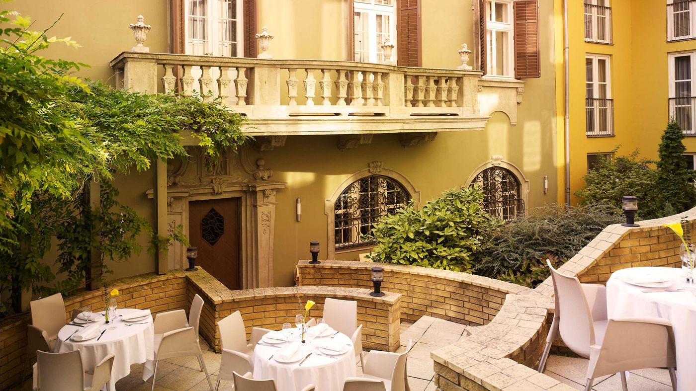 art-otel-Budapest-powered-by-Radisson-Hotels-Restaurant-1