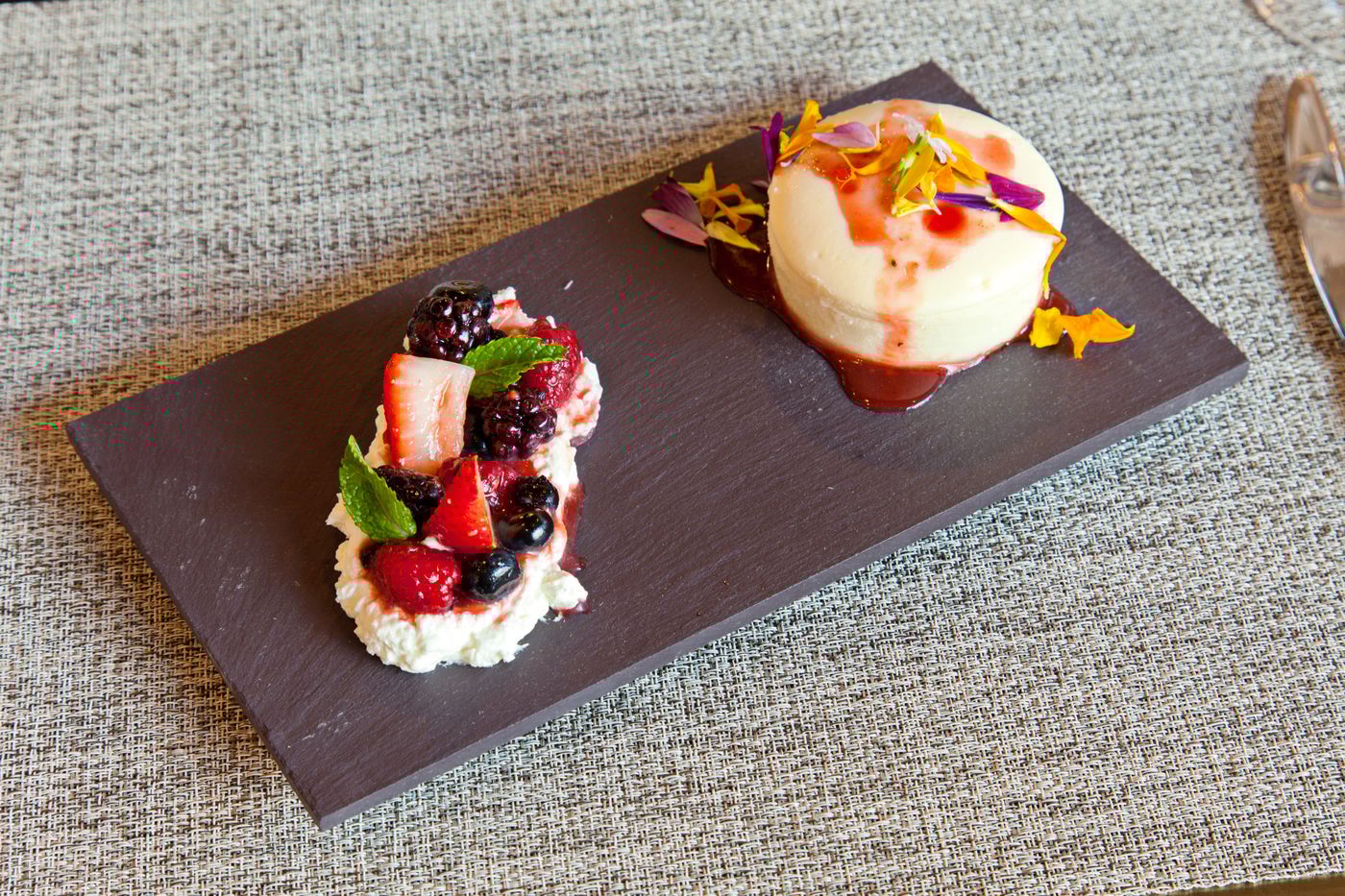 Hotel-Indigo-Los-Angeles-Downtown-Restaurant-31