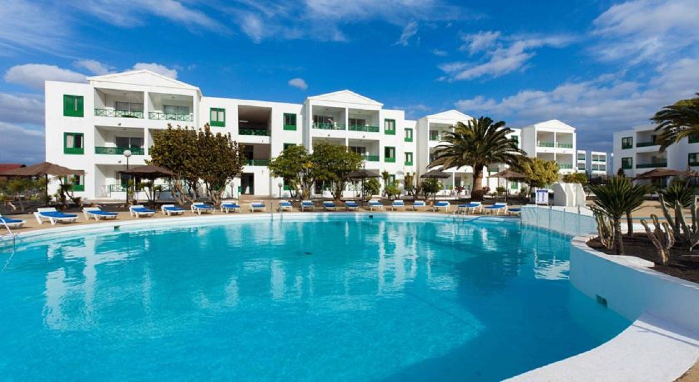Blue-Sea-Apartamentos-Costa-Teguise-Beach-General-view-4