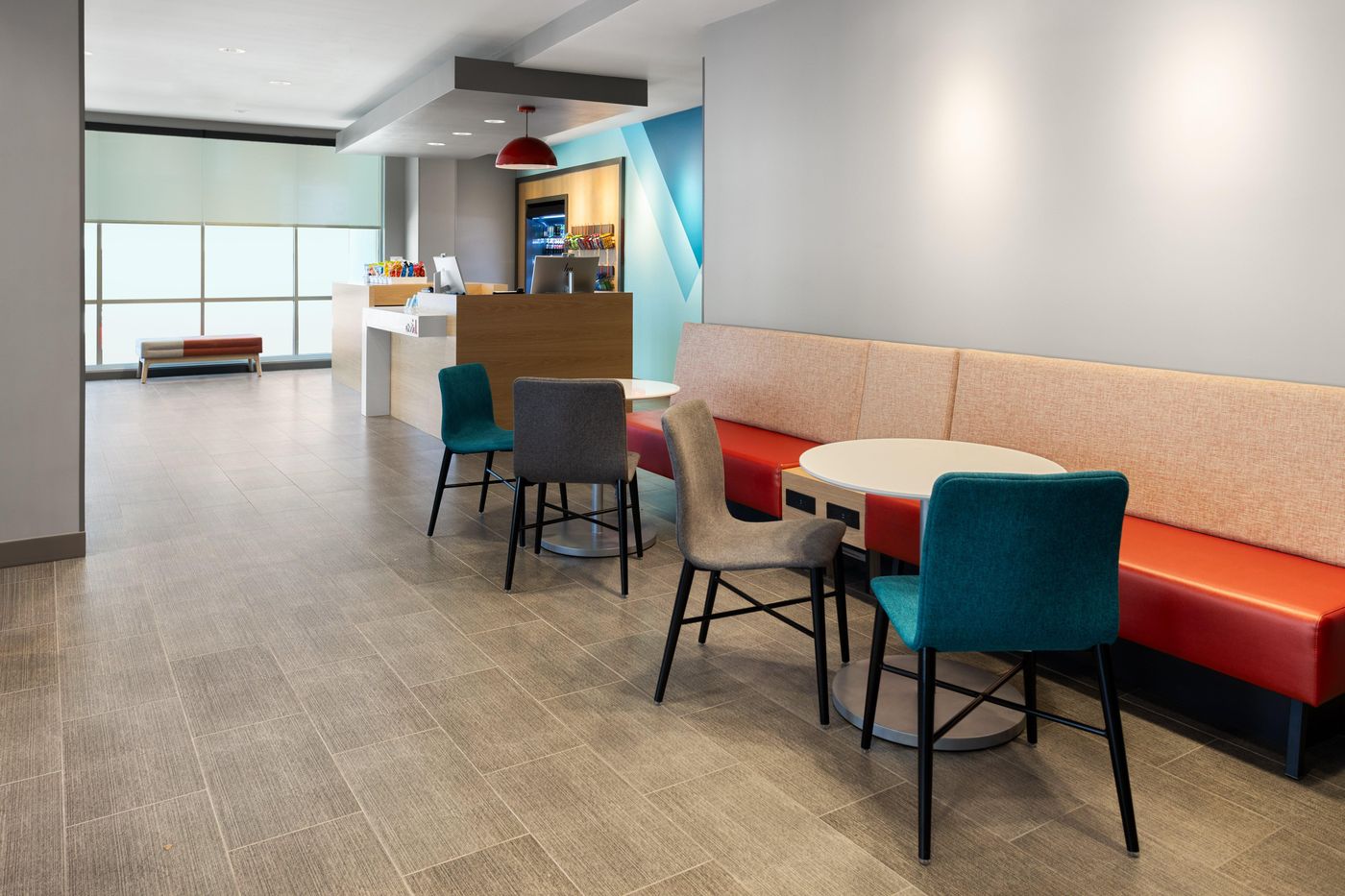 Avid-Hotels-Brooklyn-Dyker-Heights-Lobby-24