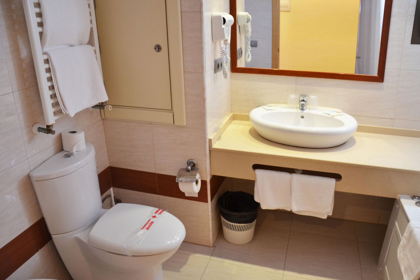 Club-San-Remo-Room-24