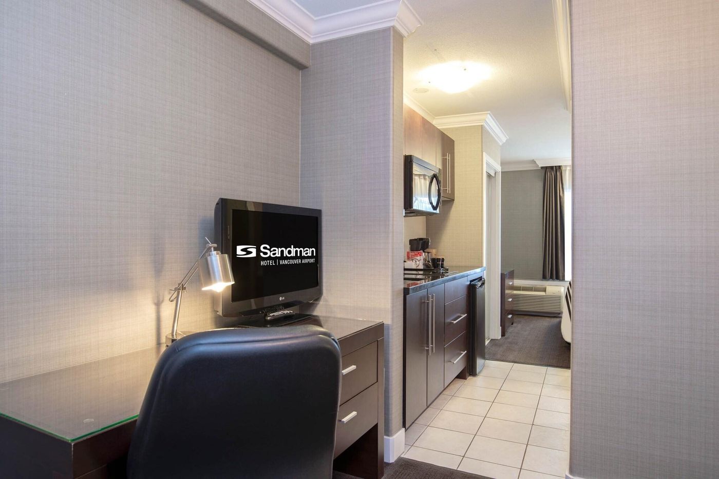 Sandman-Hotel-Vancouver-Airport-Room-33