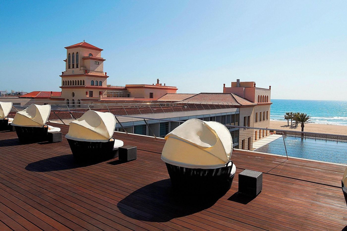 Le-Meridien-Ra-Beach-Hotel---Spa-Sports-and-Entertainment-90