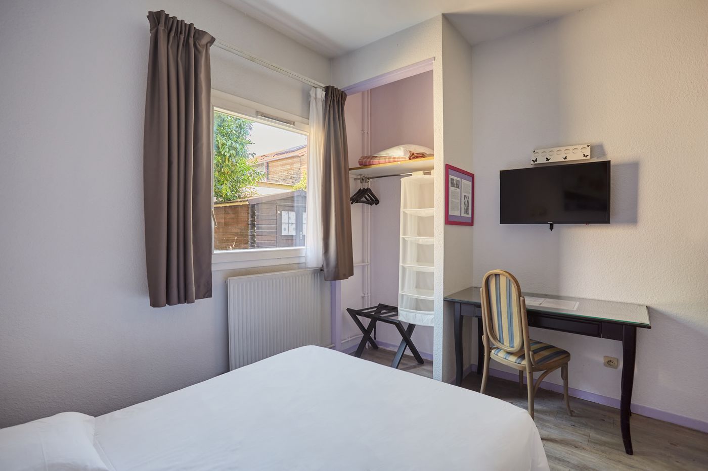 Hotel-Cinepole-Room-5