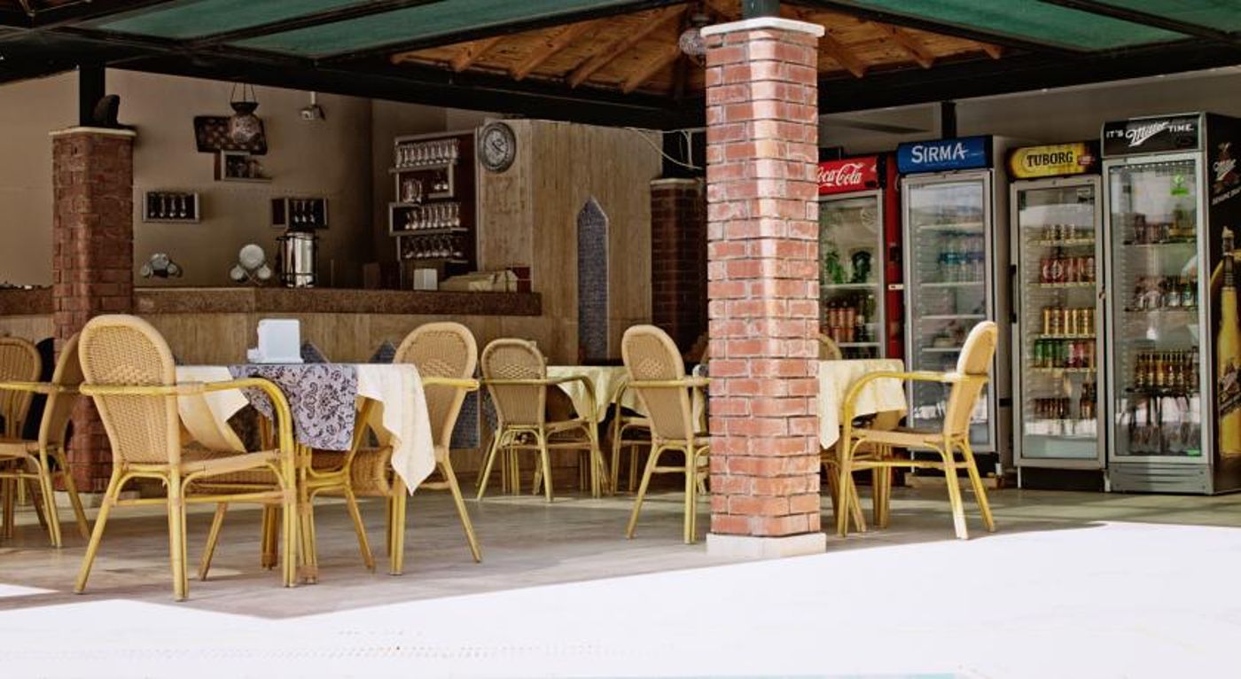 Armas-Park-Restaurant-15