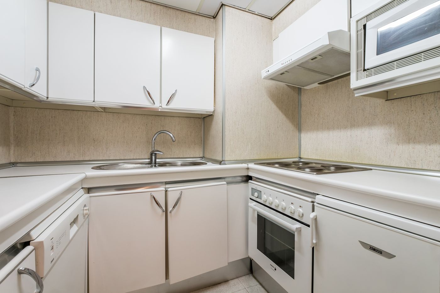 Aptos-Eurobuilding-2-Room-39