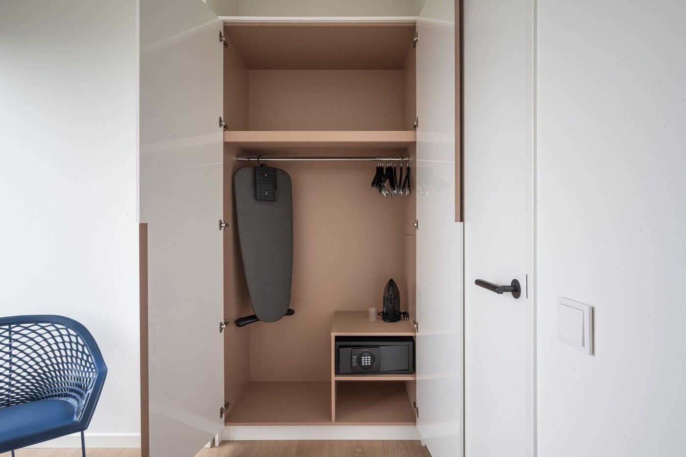 Premier-Suites-Plus-Amsterdam-Room-35