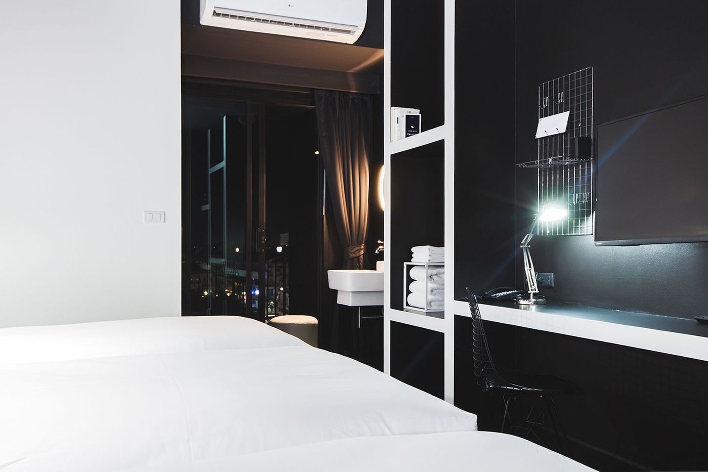 Blu-Monkey-Hub-and-Hotel-Phuket-Room-13