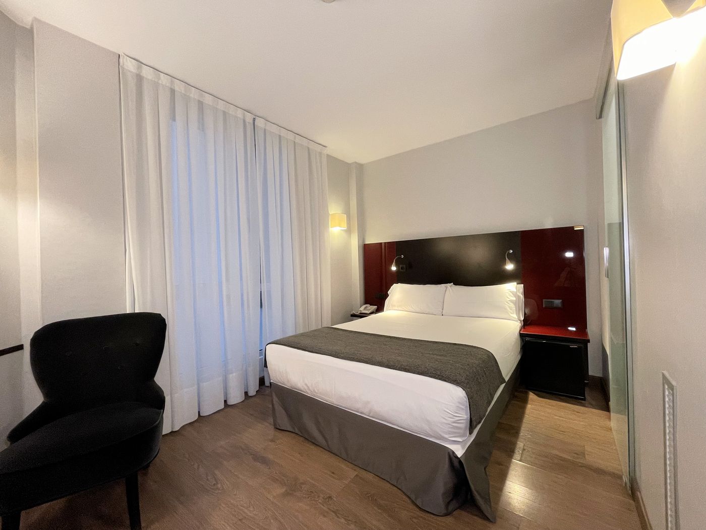 Sant Antoni-Spain-BARCELONA-Room-8