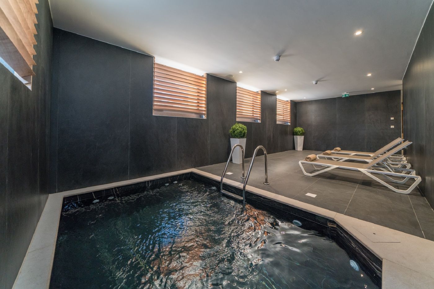 Hotel-Bellevue-Superior-City-Hotel-Pool-34