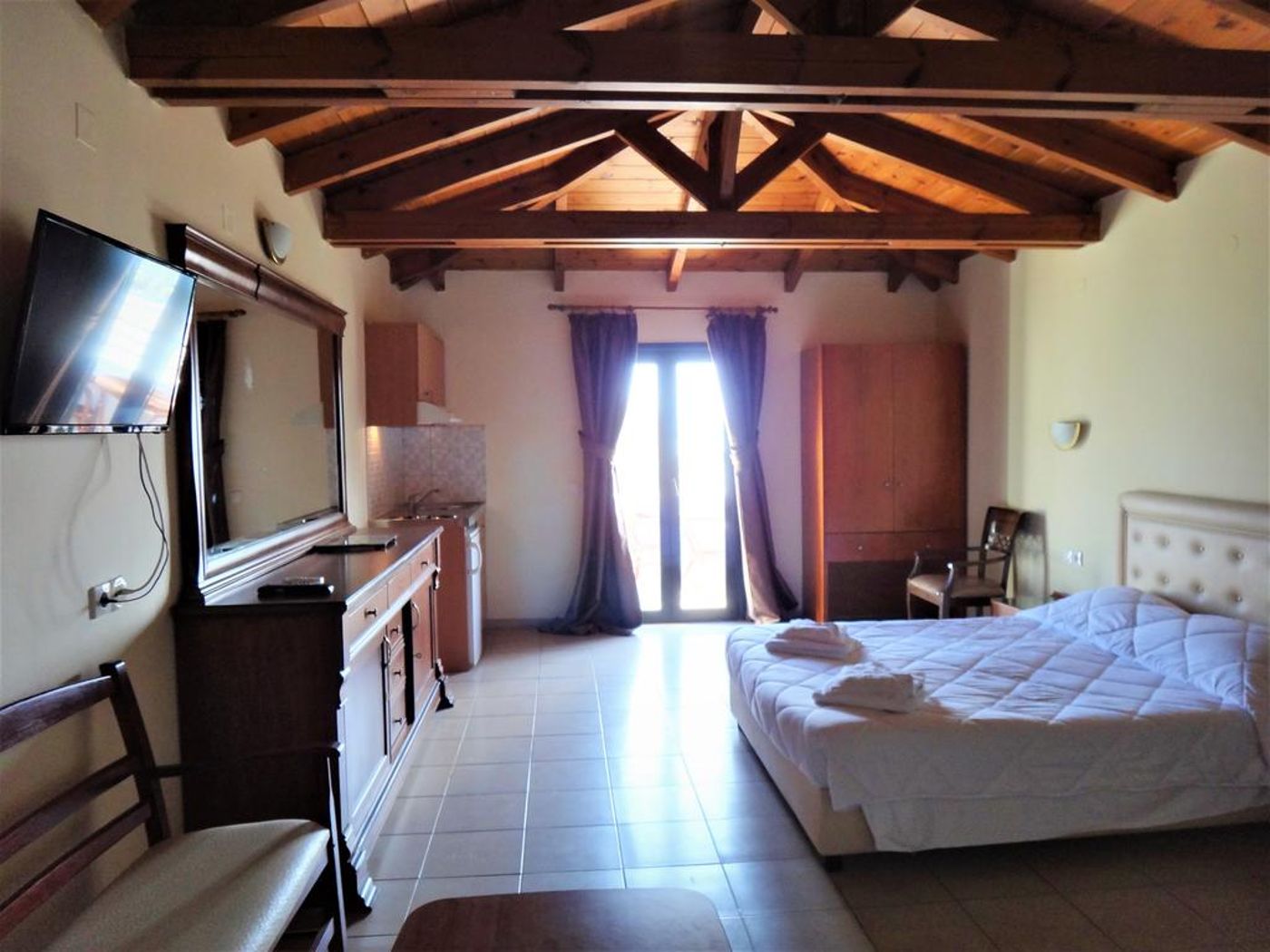 Diogenis-Blue-Palace-Room-25