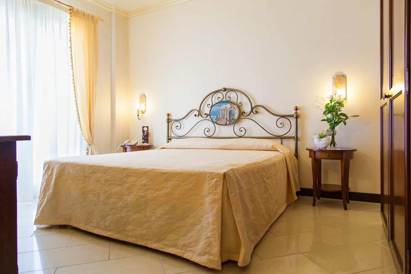 Diamond-Hotel-and-Resort-Naxos-Taormina-Room-13