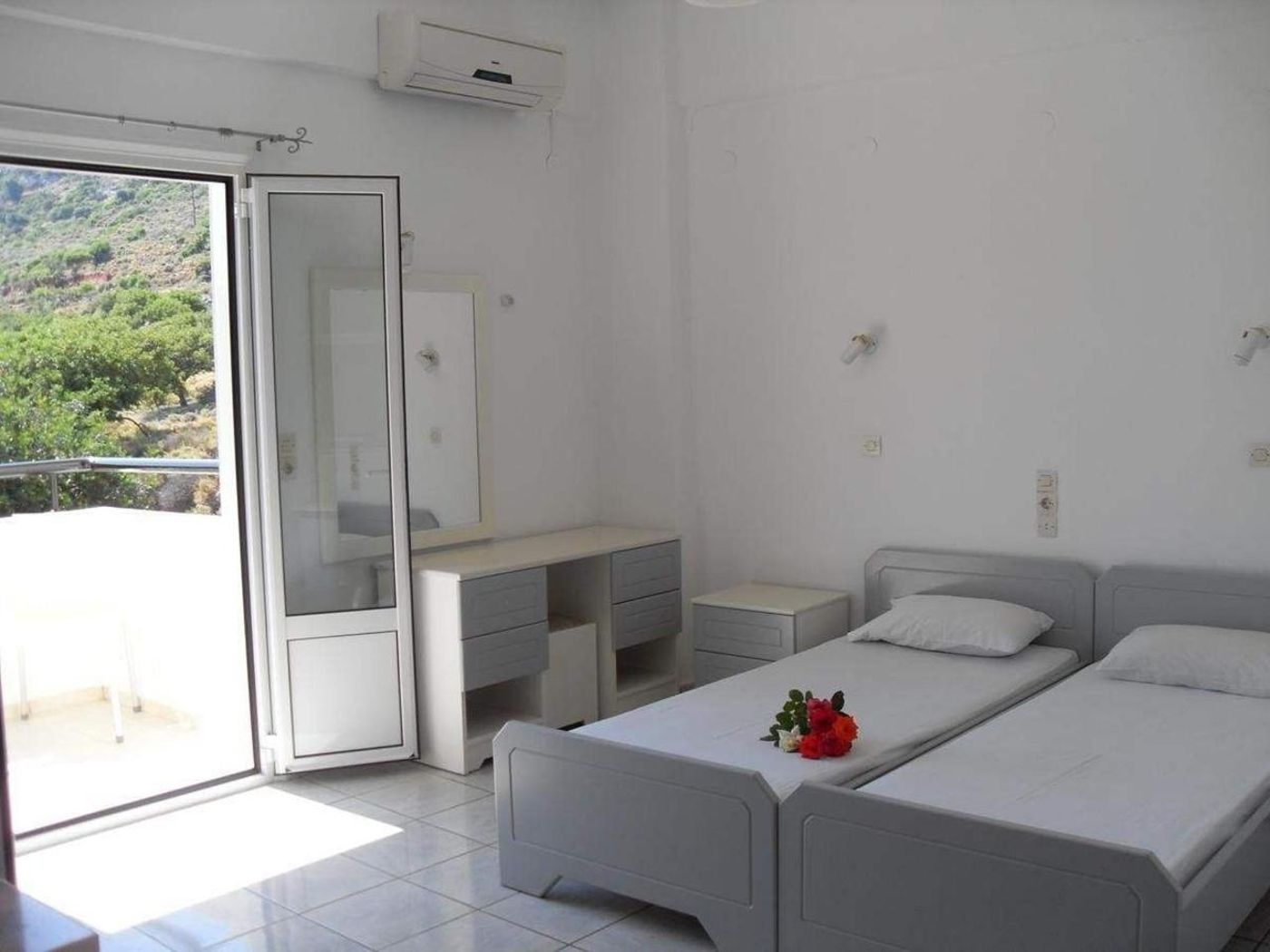 Iraklis Apartments & Studios