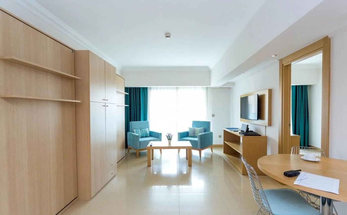 Aurasia Deluxe Hotel