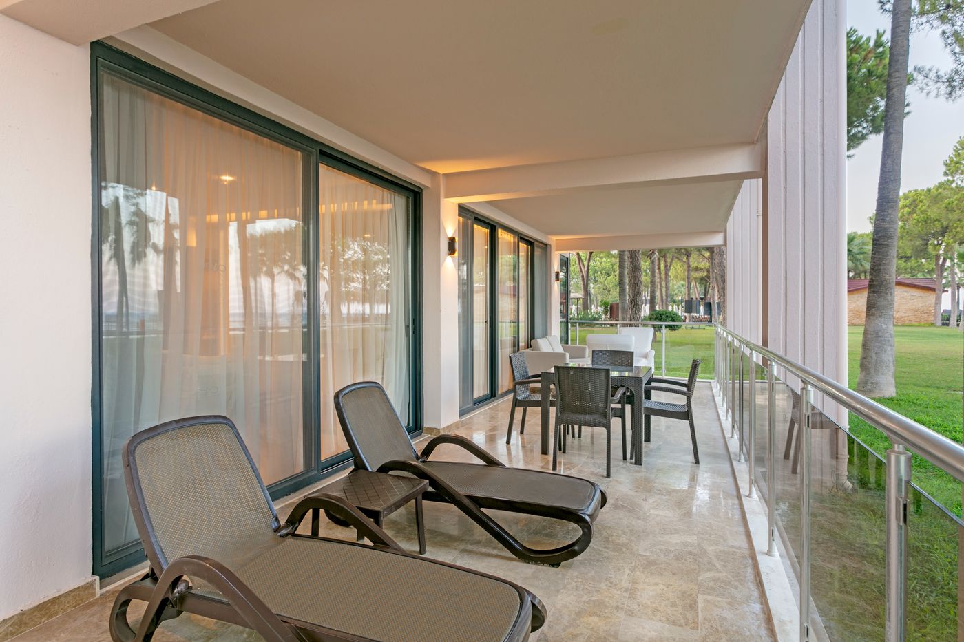 Alva-Donna-World-Palace-Hotel-Room-16