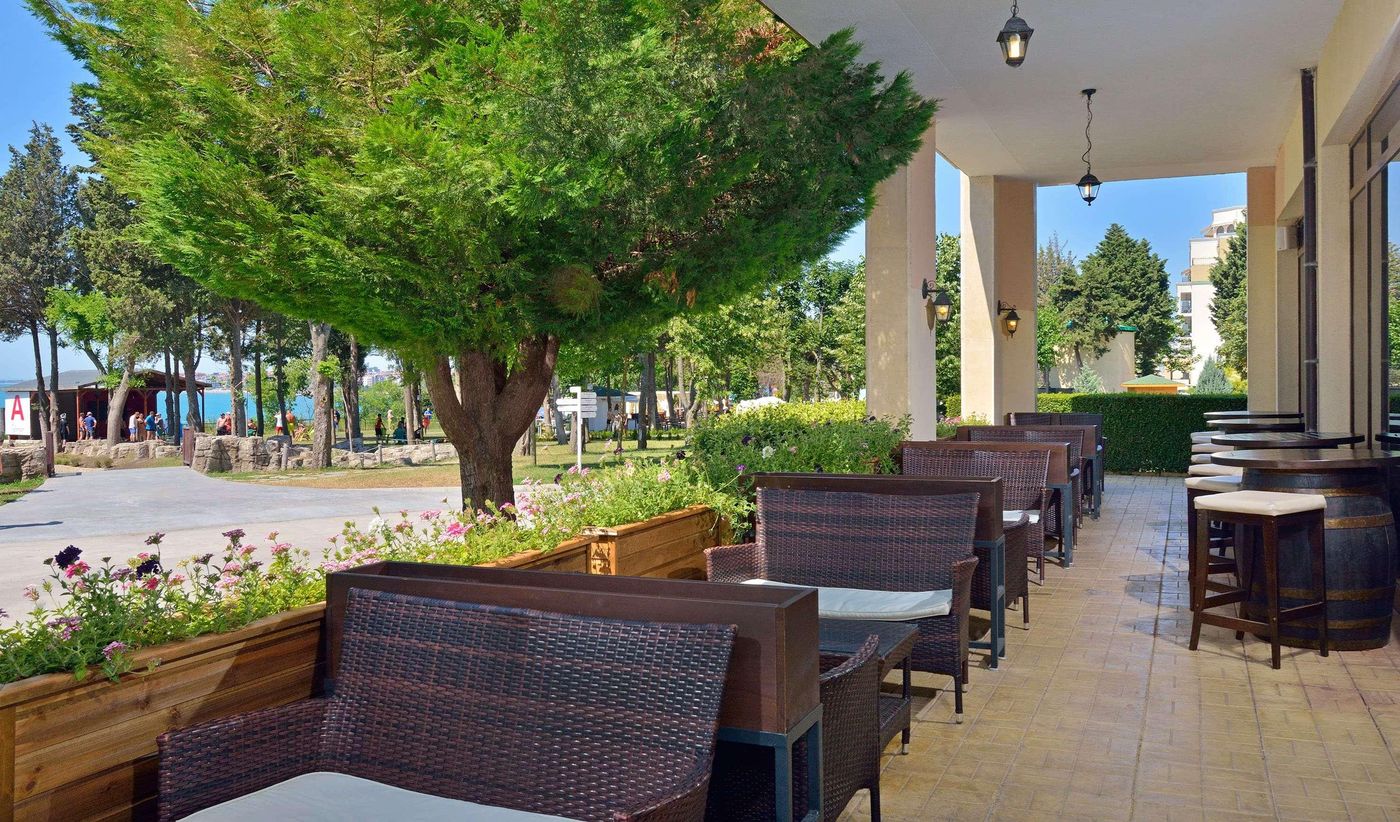 Sol-Nessebar-Palace-Restaurant-11