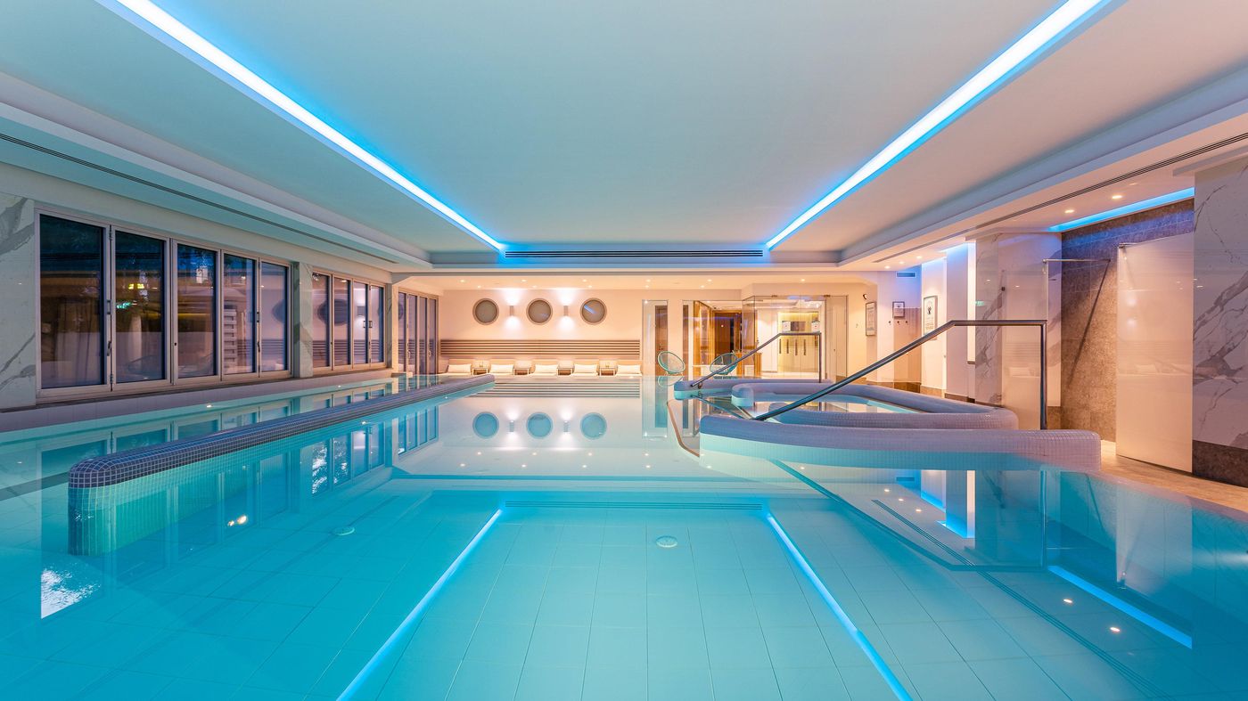 Crowne-Plaza-Limassol-Pool-58