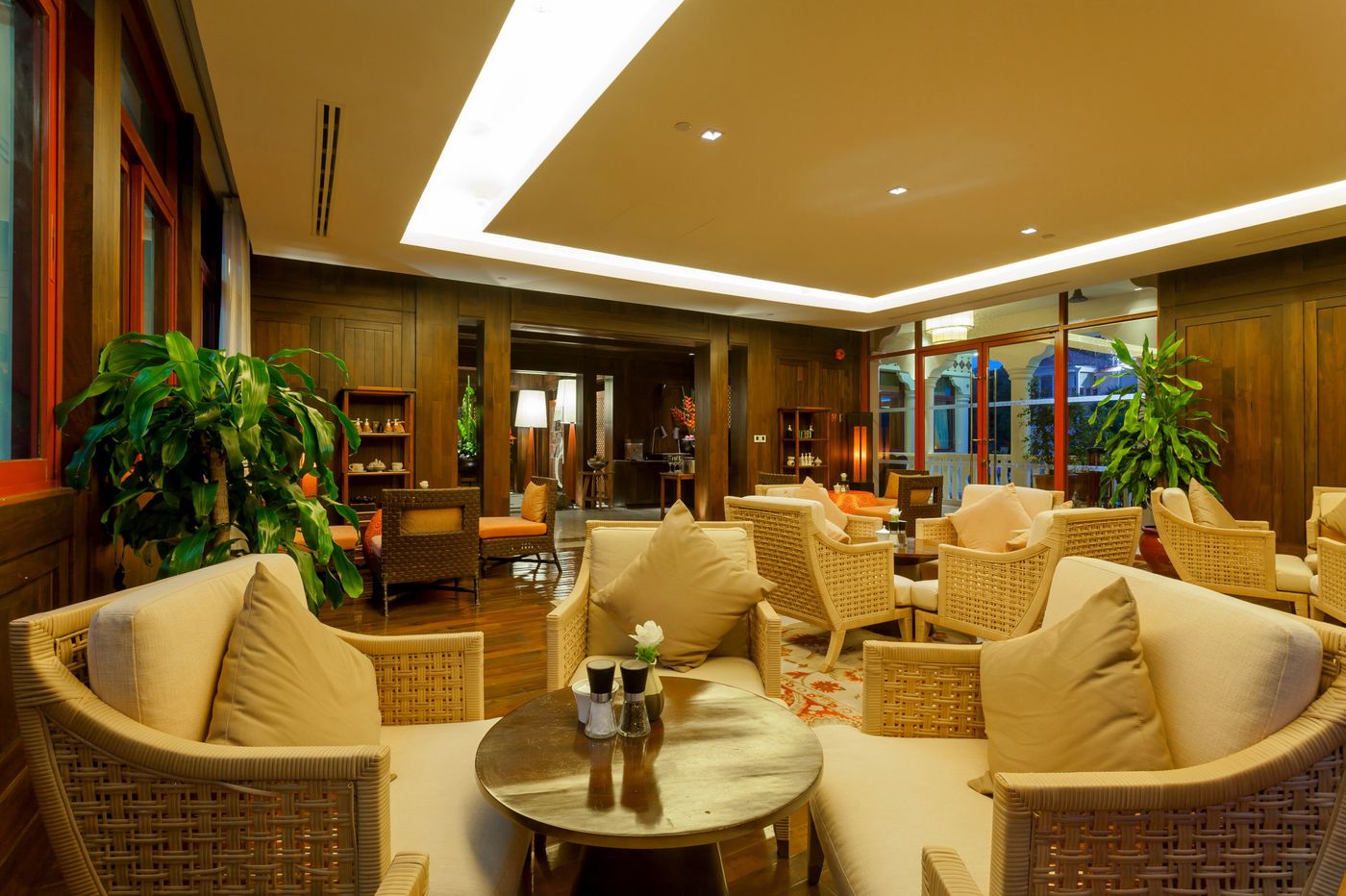 Centara-Grand-Beach-Resort-Phuket-Restaurant-52