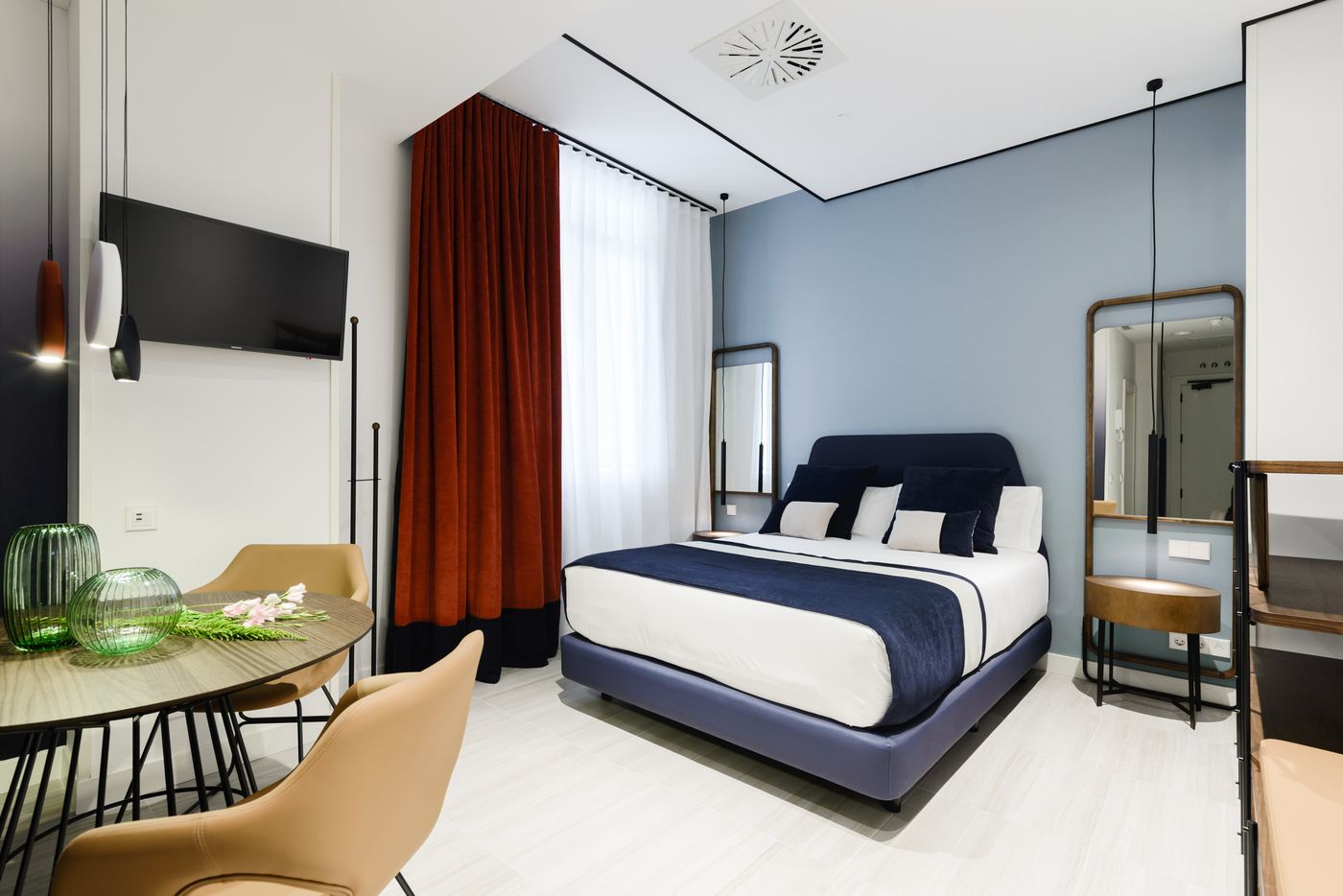 Smartrental-Collection-Gran-Via-Centric-II-Room-9