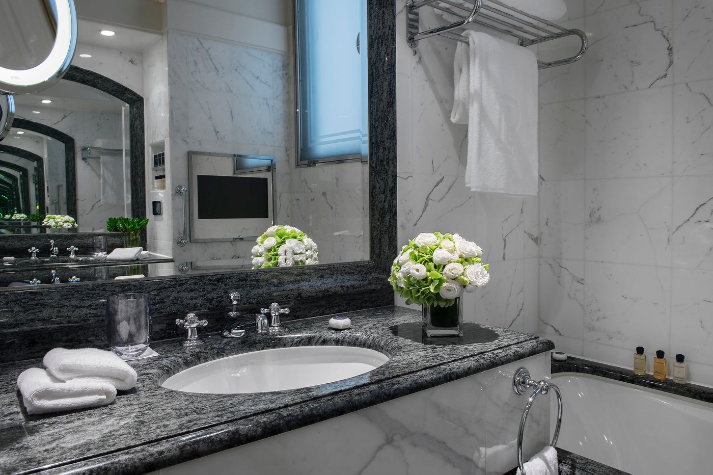 The-Peninsula-Hong-Kong-Room-38