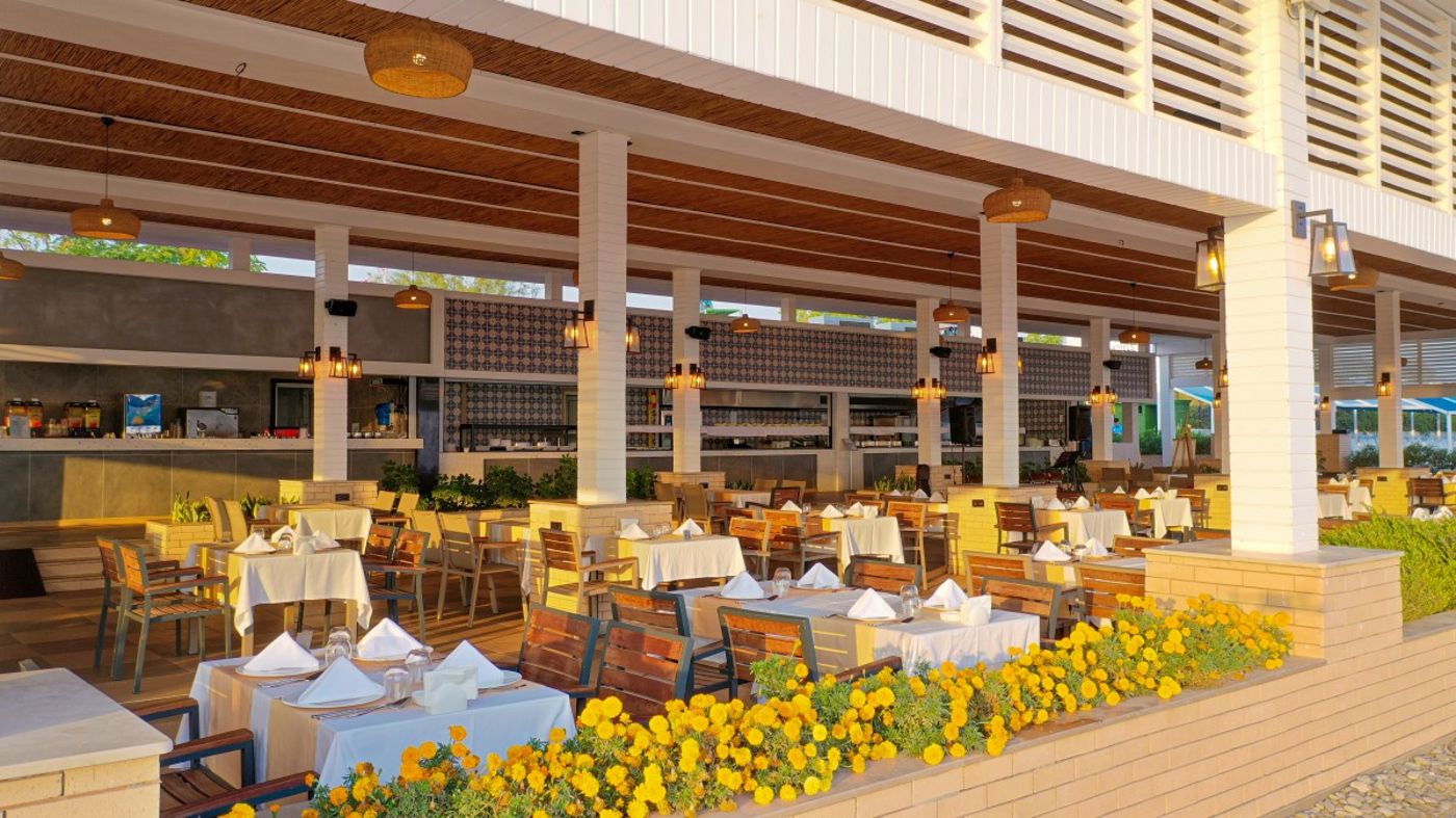 Crystal-Admiral-Resort-Restaurant-20