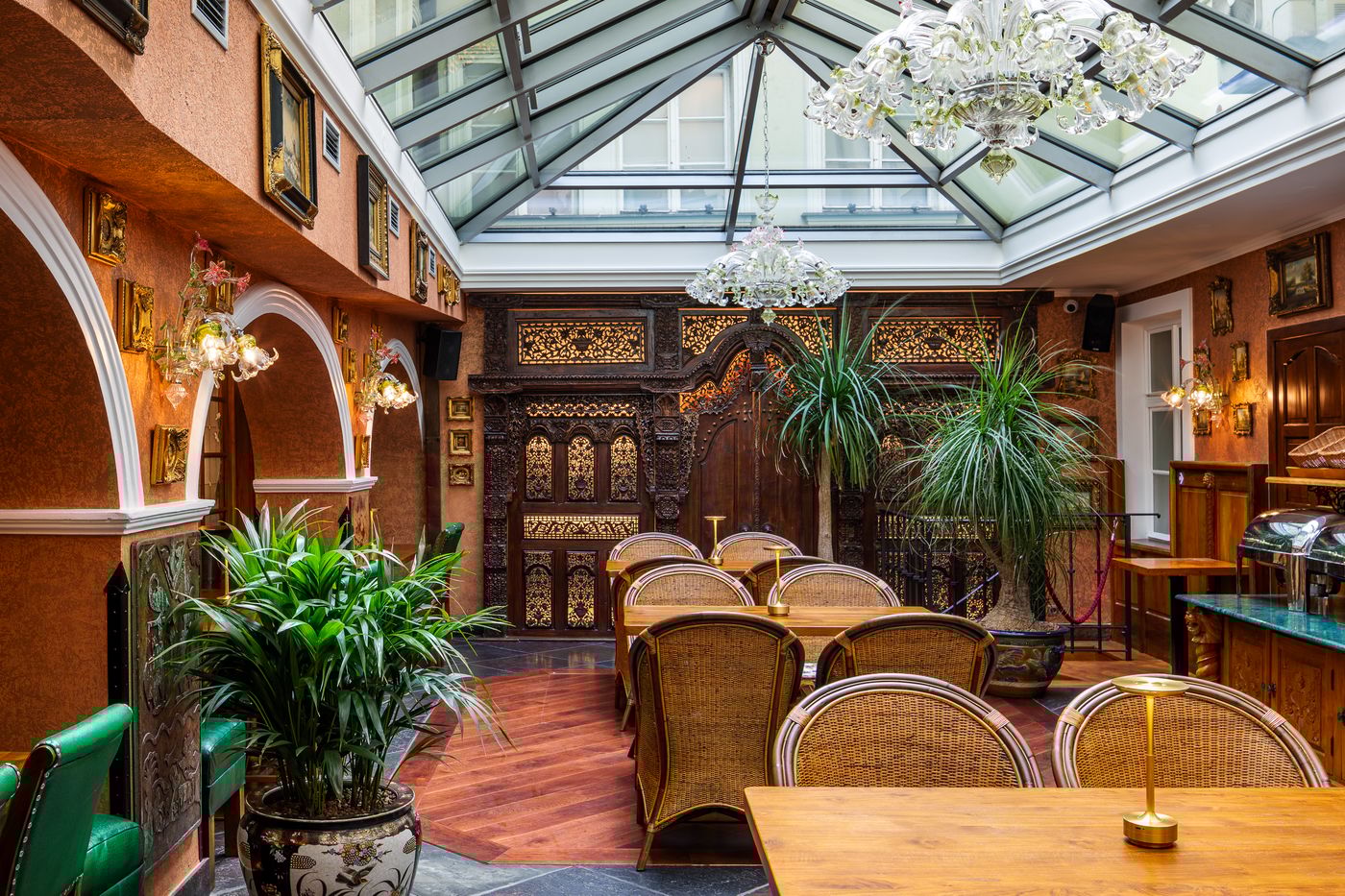 Hotel-U-Zlateho-Stromu-Prague-by-BHG-Restaurant-11