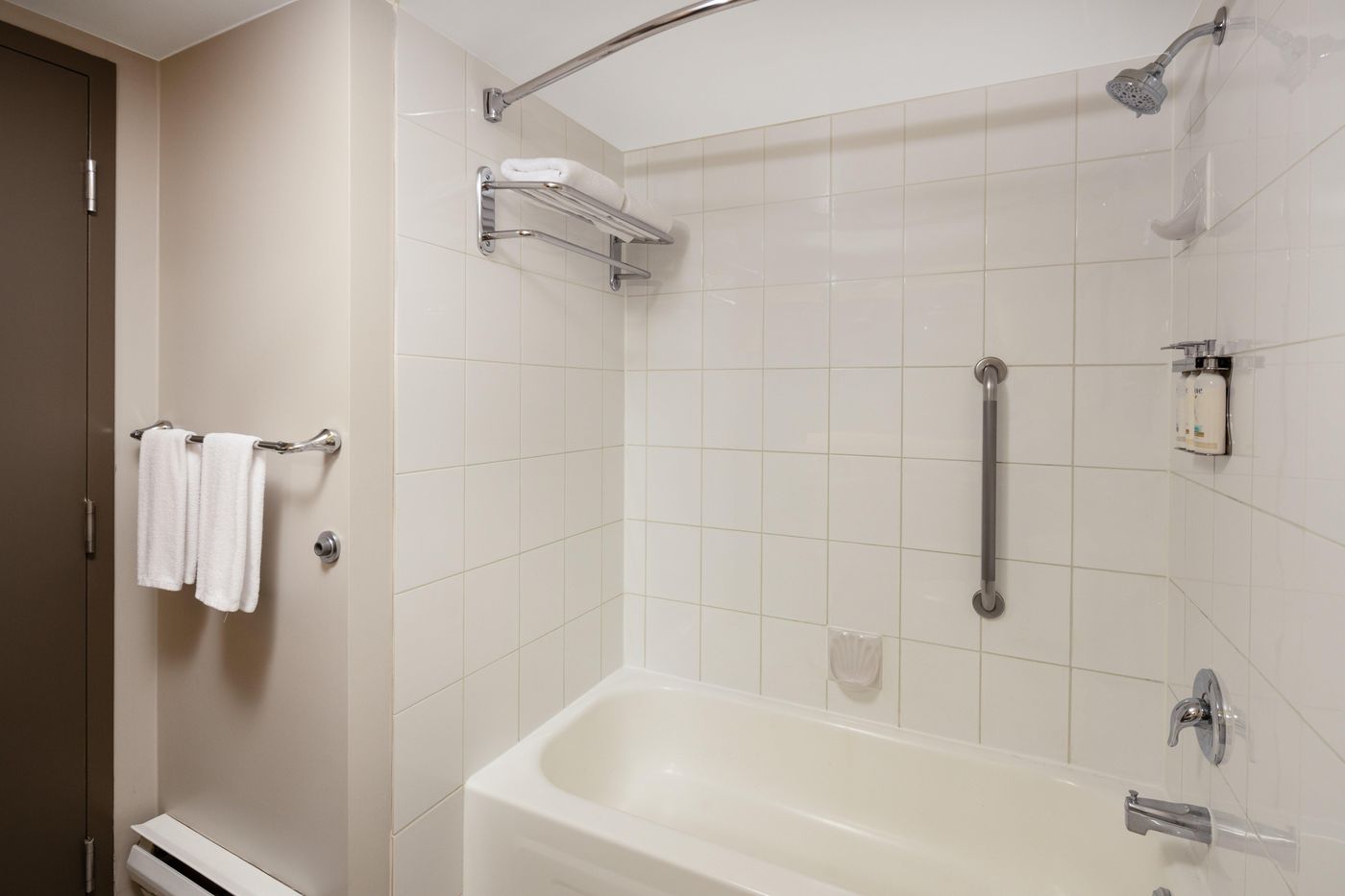 Holiday-Inn-Vancouver-Airport-Room-23