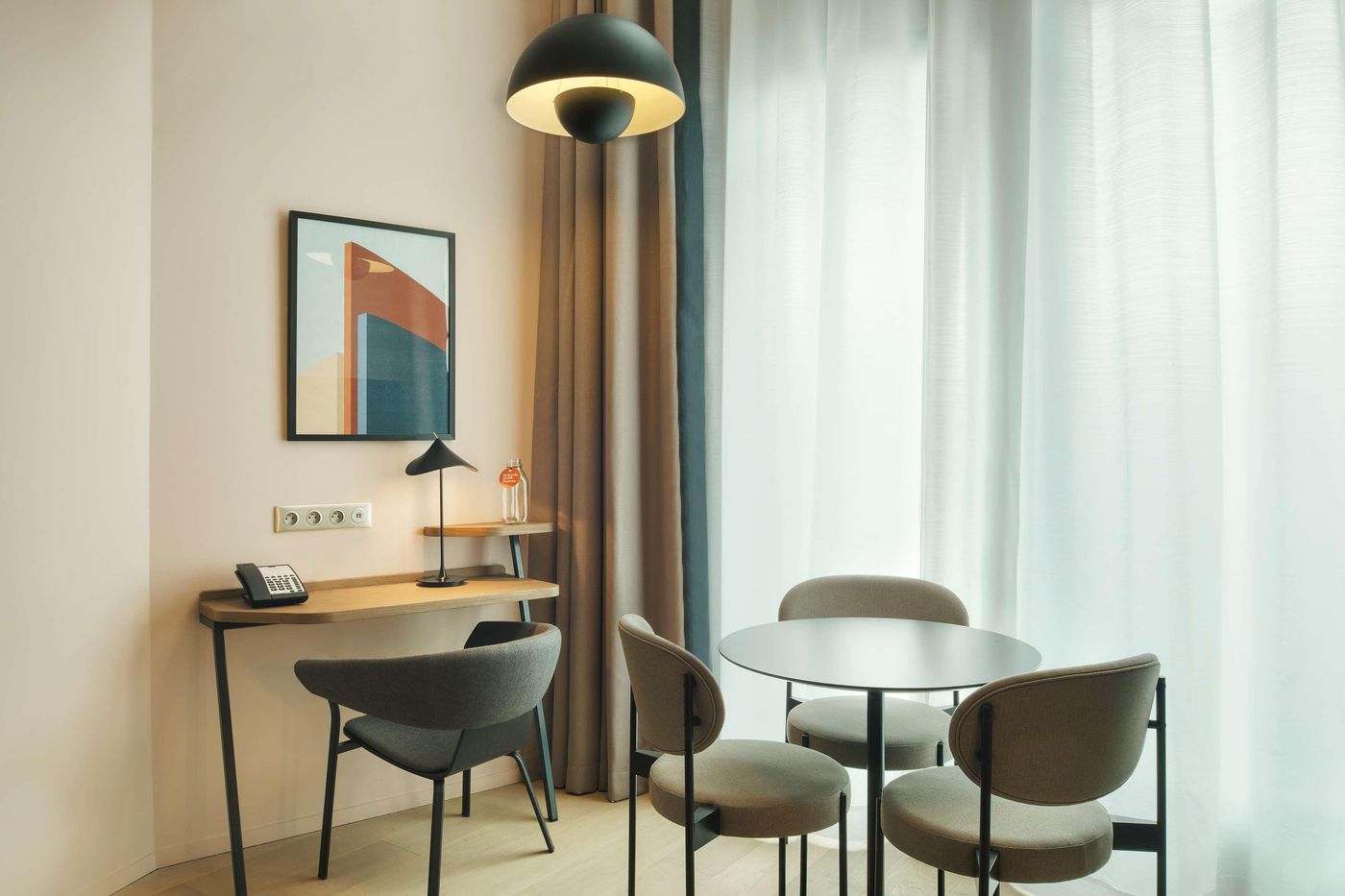 Canopy-By-Hilton-Paris-Eiffel-Tower-Room-39