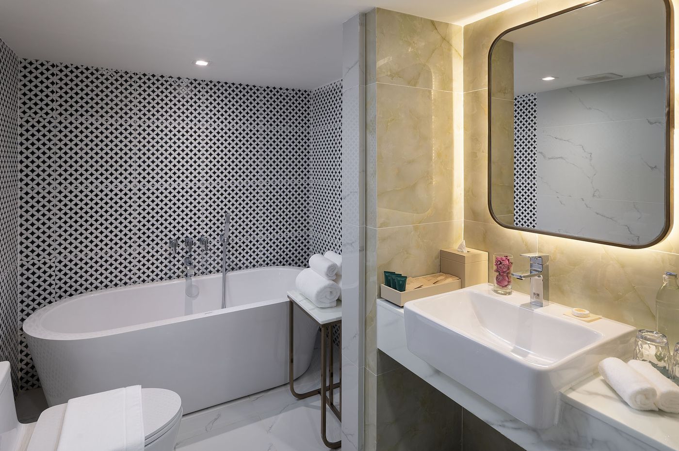 Aira Hotel Bangkok 18