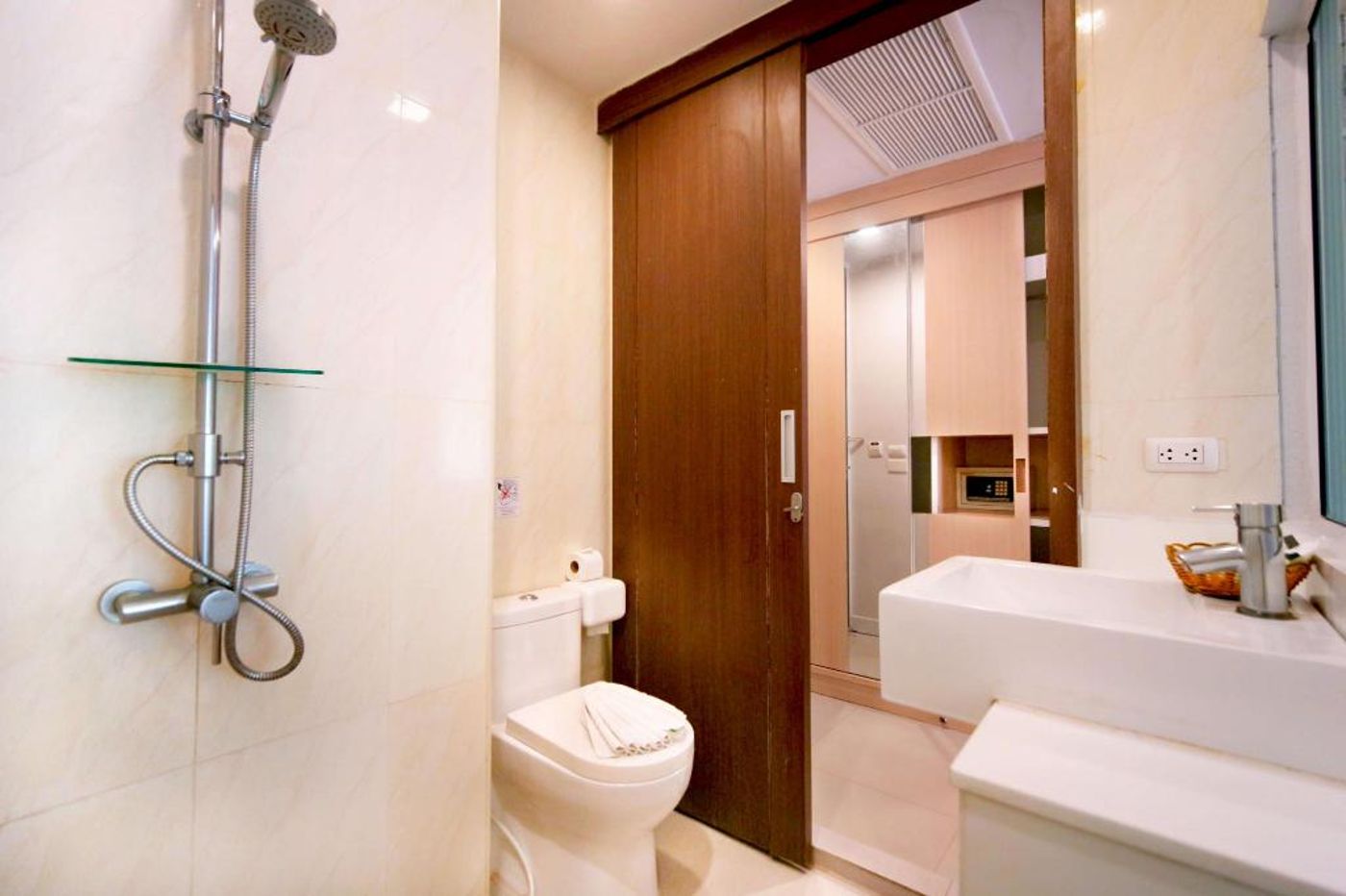 Andatel-Grand-----Patong-Phuket-Room-28