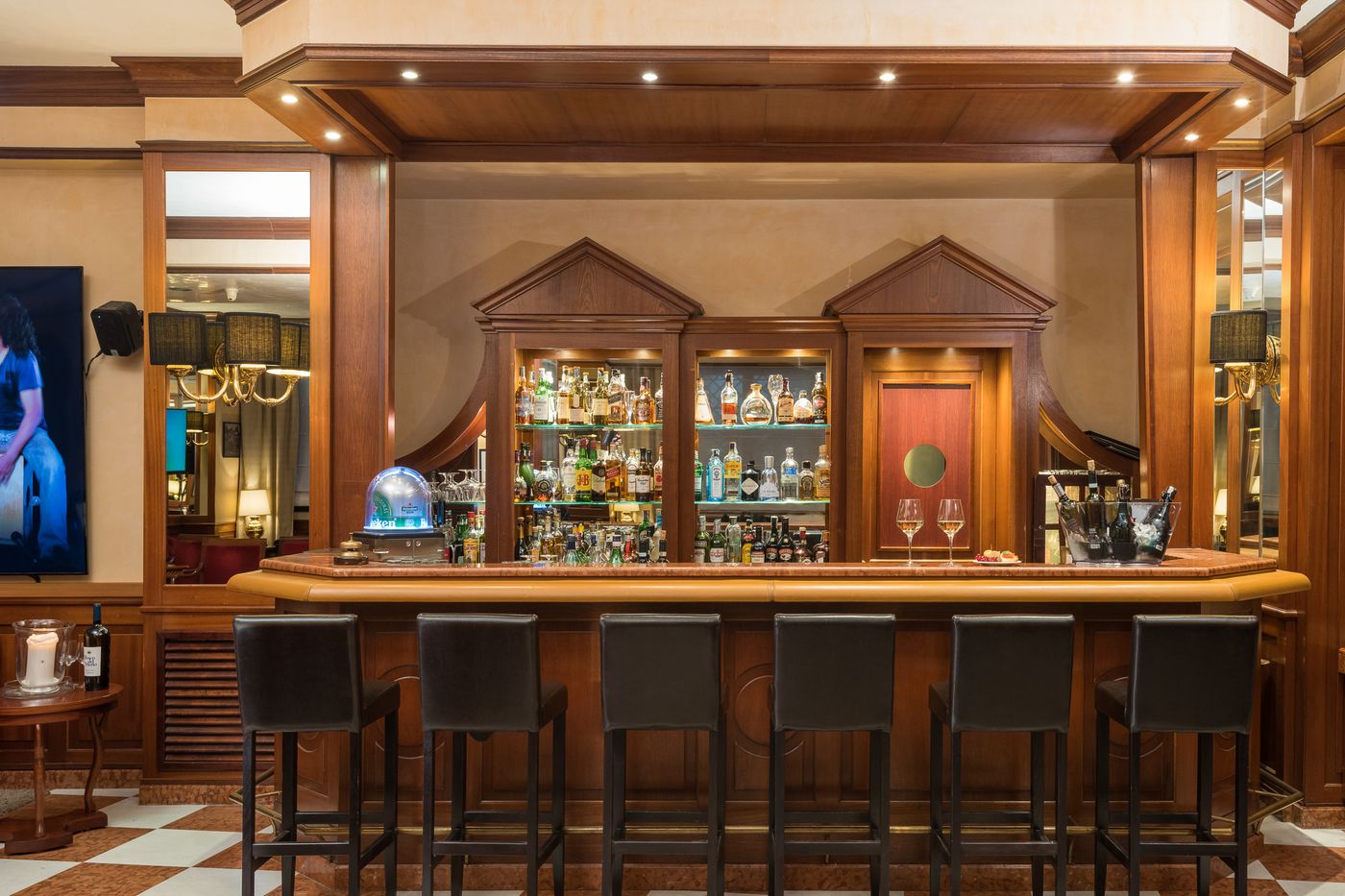 Leonardo-Hotel-Milan-City-Center-Bar-9