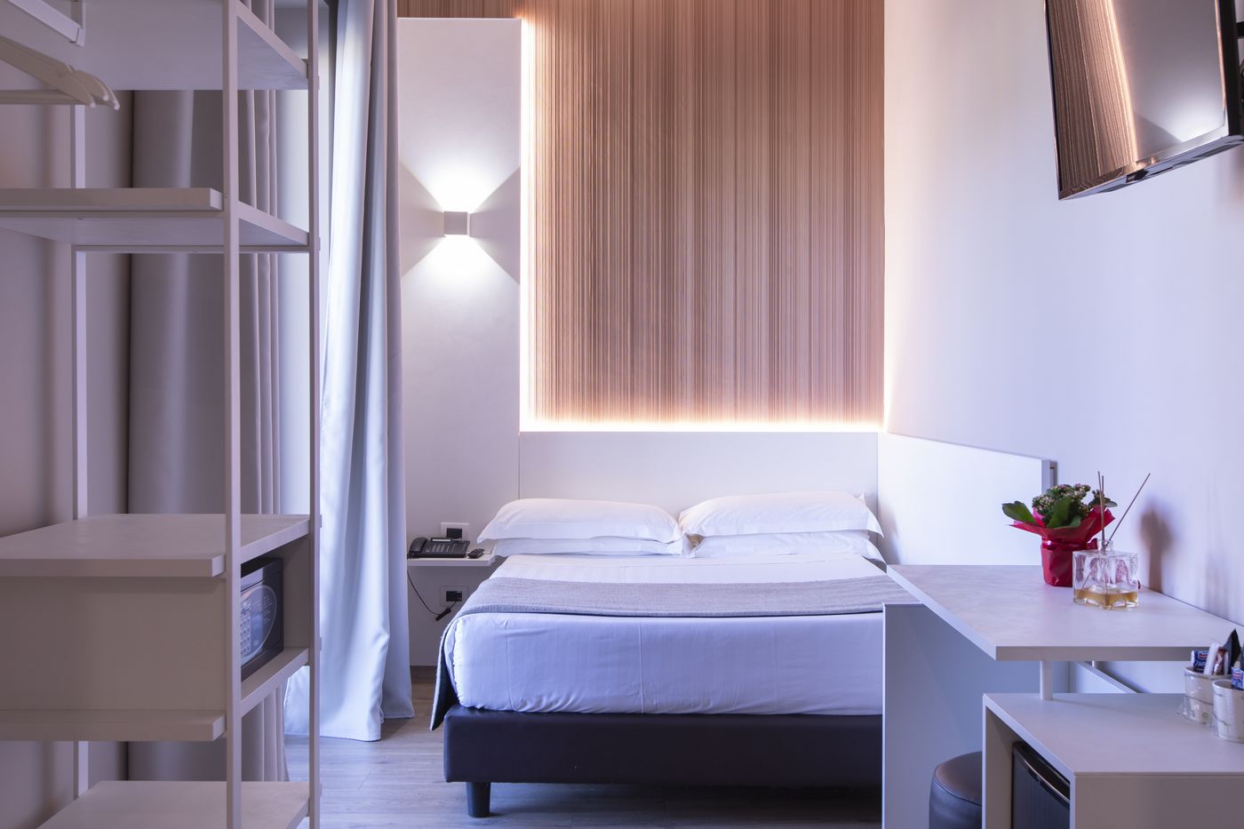 The-Smooth-Rome-Room-24