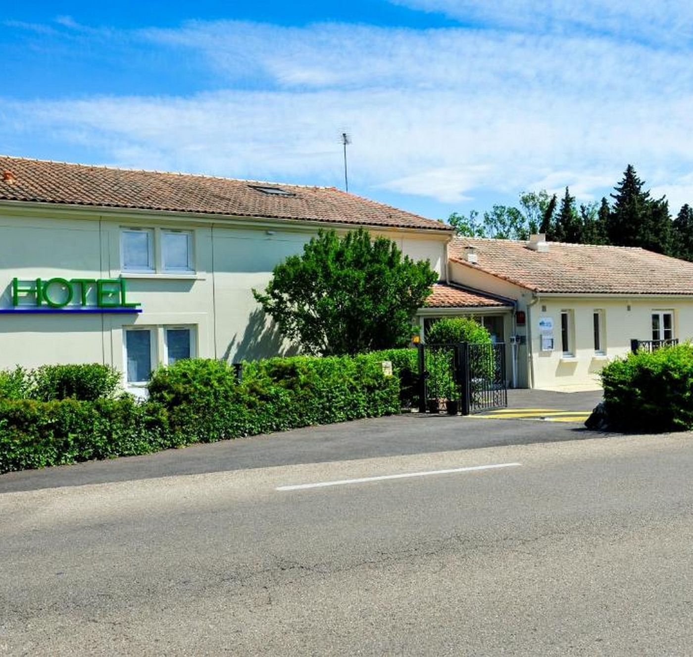 Brit Hotel Avignon Sud - Le Calendal-France-AVIGNON-General view-2