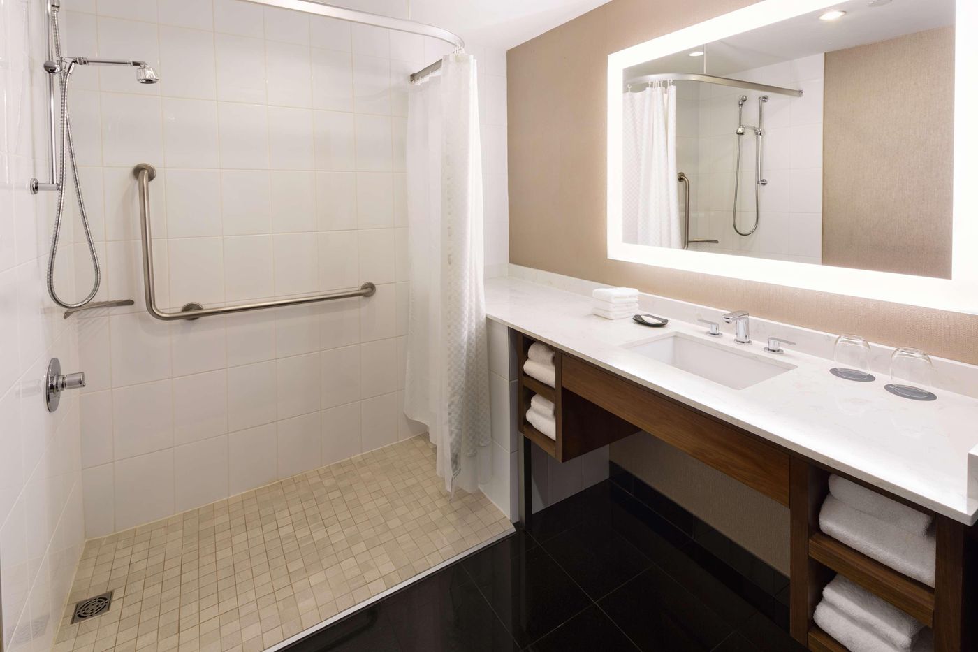 Hilton-Vancouver-Downtown-Room-26