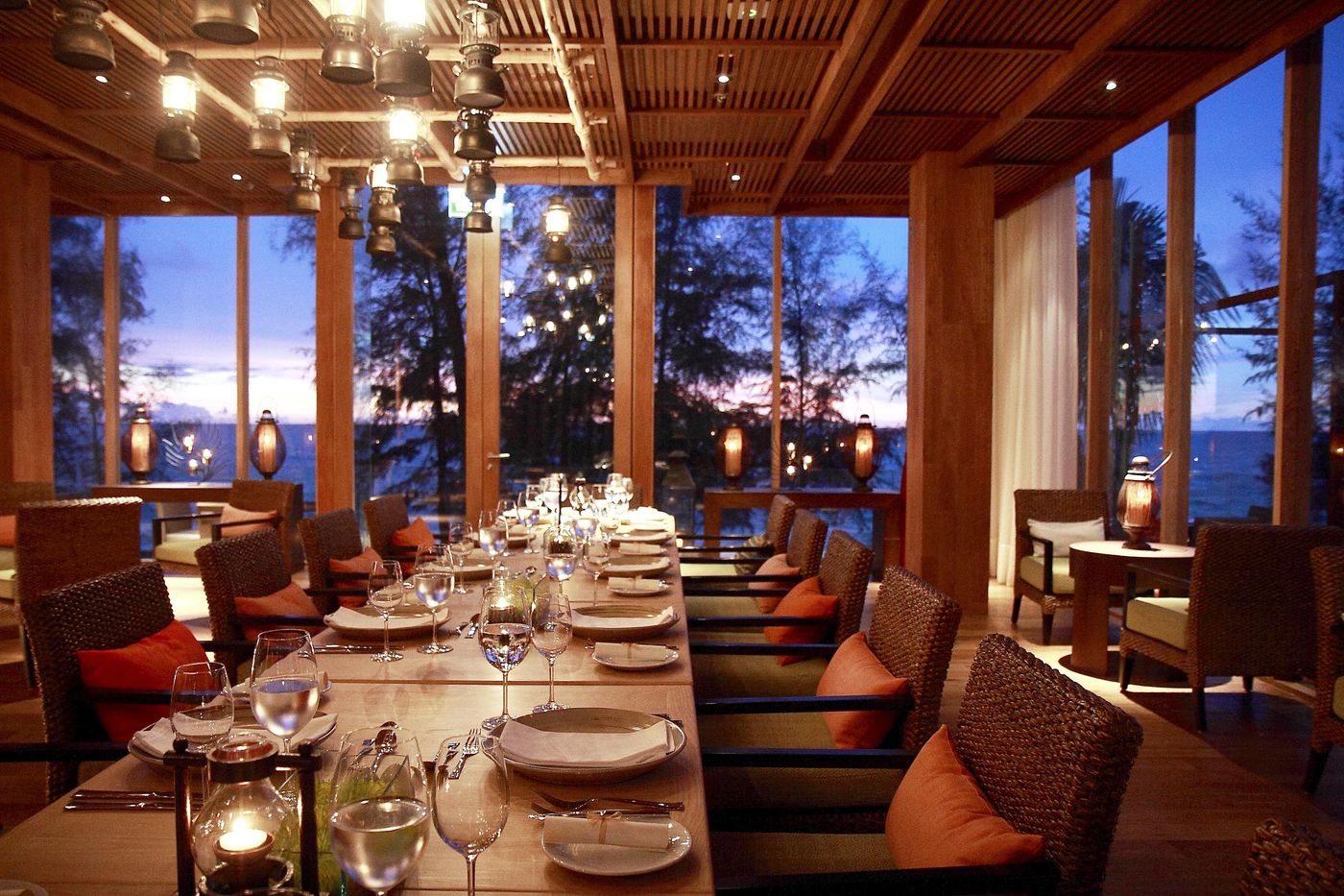 Renaissance-Phuket-Resort---Spa-Restaurant-56