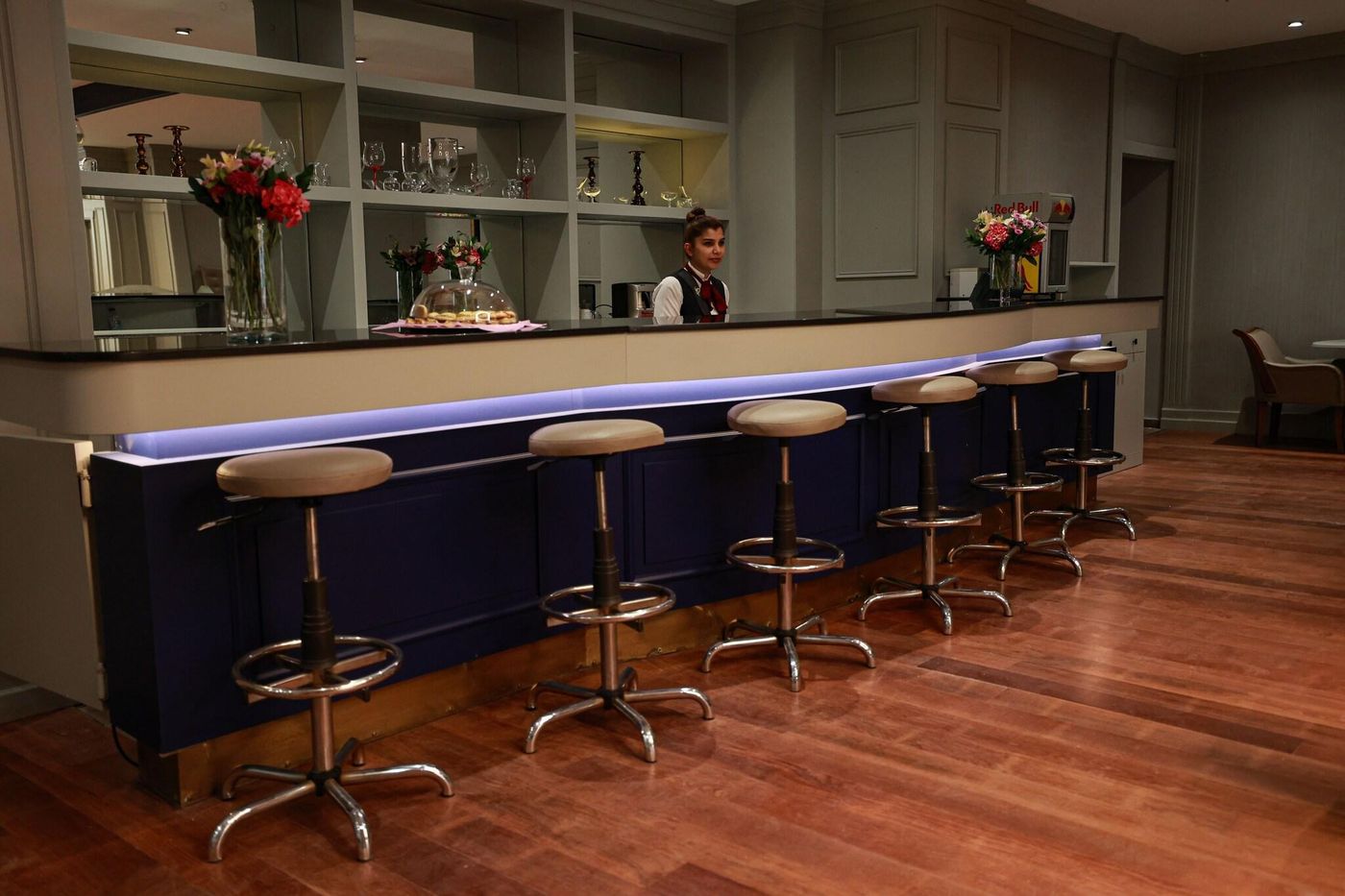 Golden-Park-Lobby-15