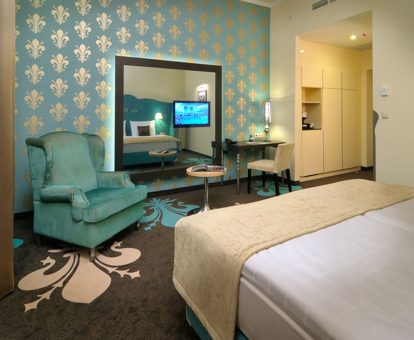 La-Prima-Fashion-Hotel-Room-8