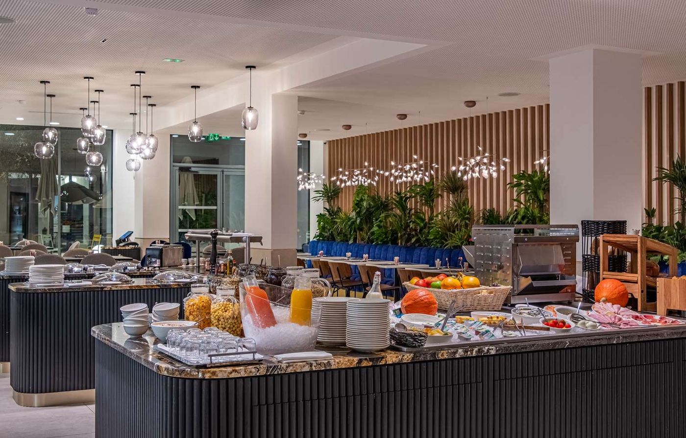 Golden Tulip Lyon Ouest Techlid - Hotel & Spa - France - Limonest - Restaurant - 9